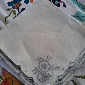 VINTAGE LINEN TABLE NAPKINS 18 ASSORTED PATTERNS CLEAN! A LOVELY ADDITION